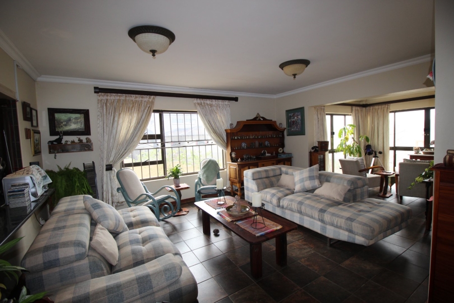 4 Bedroom Property for Sale in Lake Deneysville Free State